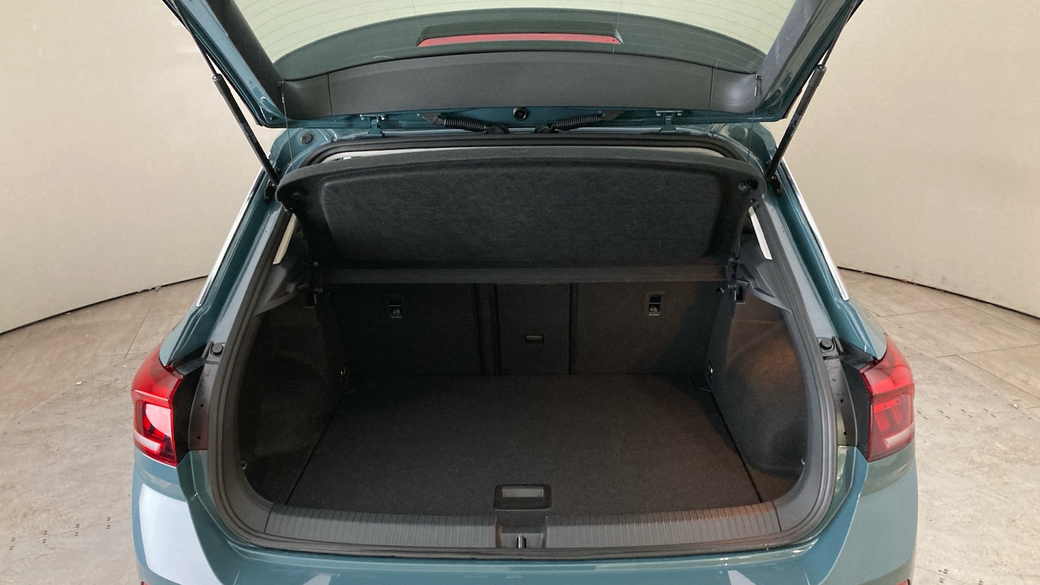 Used Volkswagen T-Roc 2023 for sale - 77691462: Photo 20