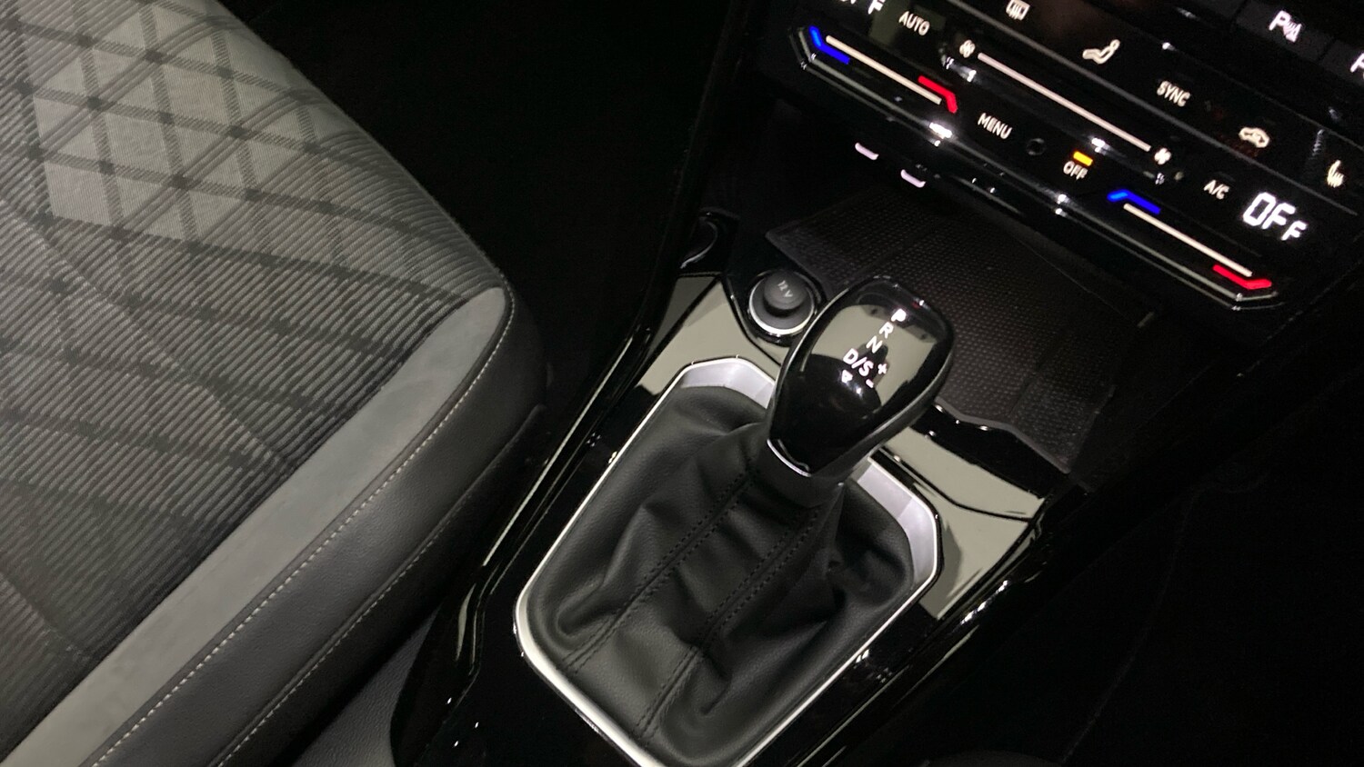 Used Volkswagen T-Roc 2023 for sale - 76127948: Photo 14