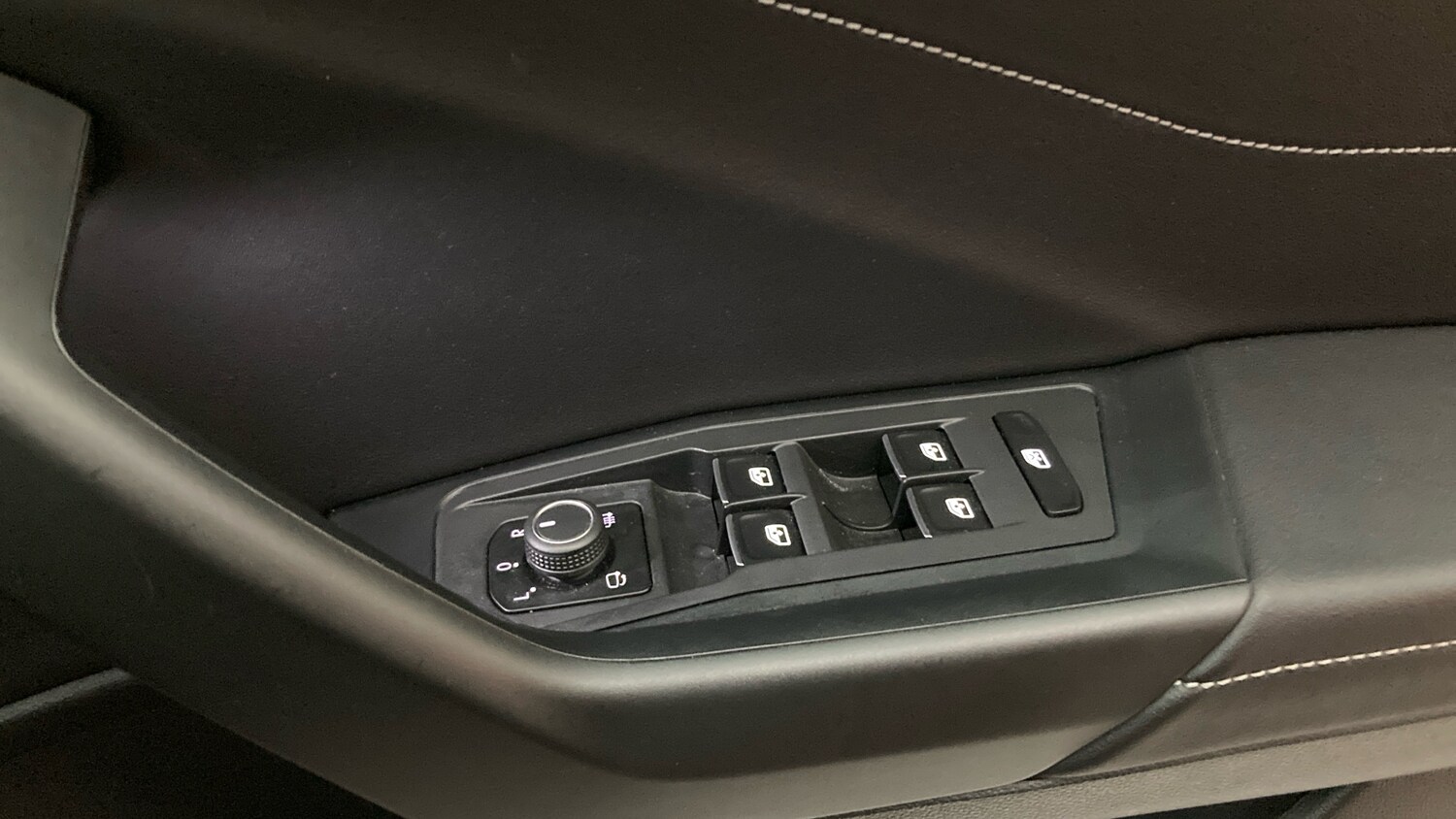 Used Volkswagen T-Roc 2023 for sale - 76127948: Photo 32