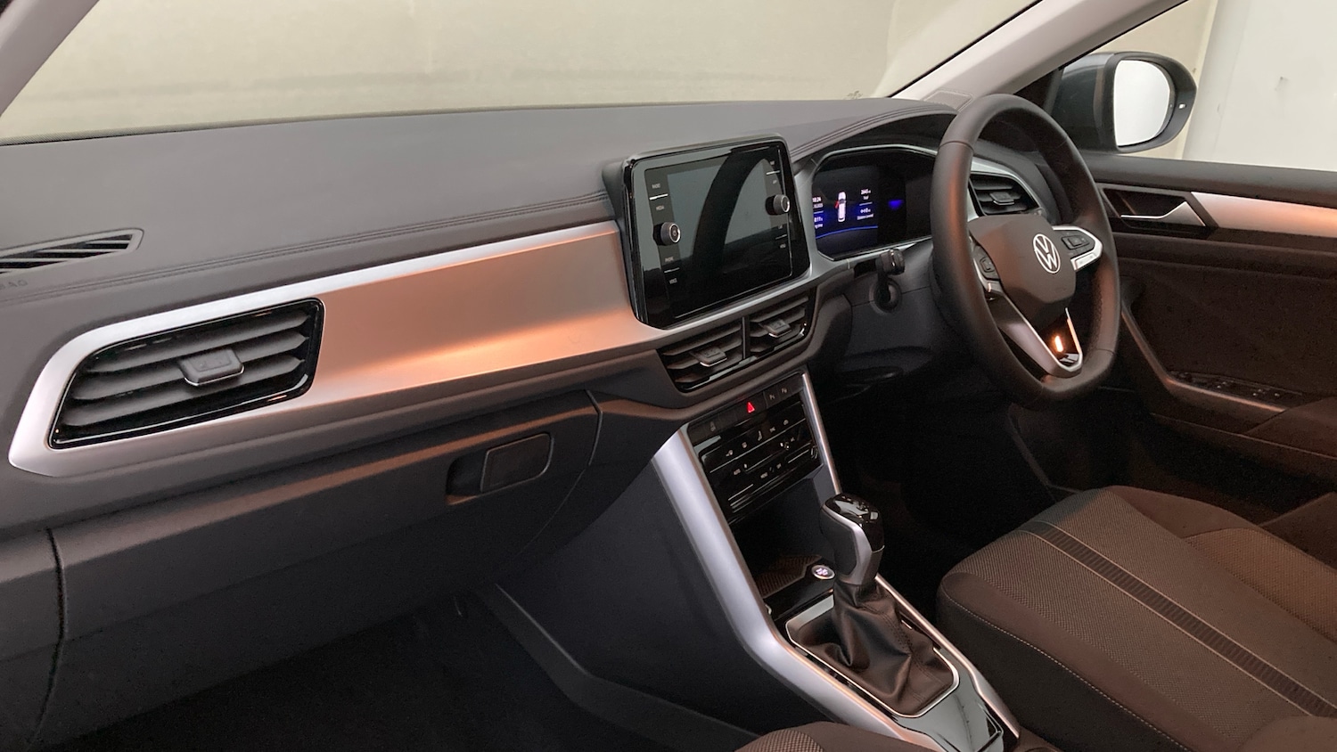 Used Volkswagen T-Roc 2025 for sale - 76181334: Photo 2