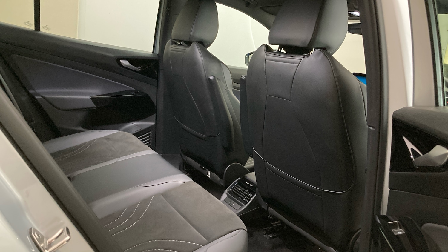 Used Volkswagen ID.4 2023 for sale - 77094362: Photo 35