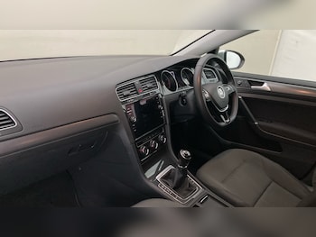 Used Volkswagen Golf 2019 for sale - 78325231: Photo