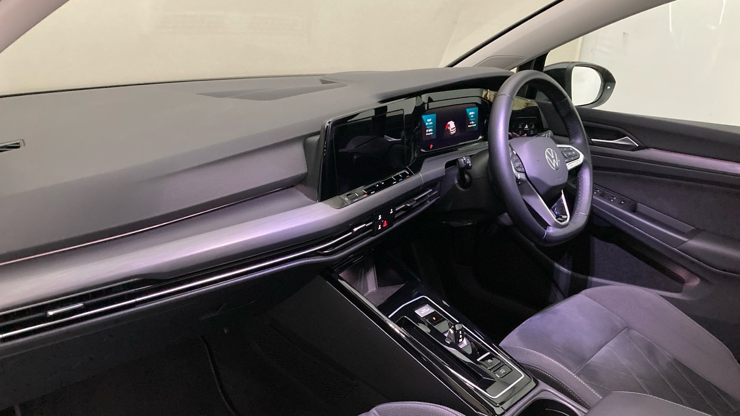 Used Volkswagen Golf 2023 for sale - 76627769: Photo 2