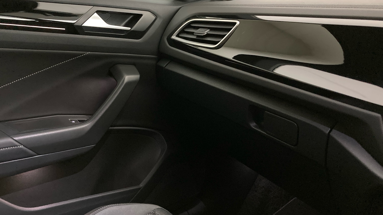 Used Volkswagen T-Roc 2025 for sale - 78149840: Photo 32