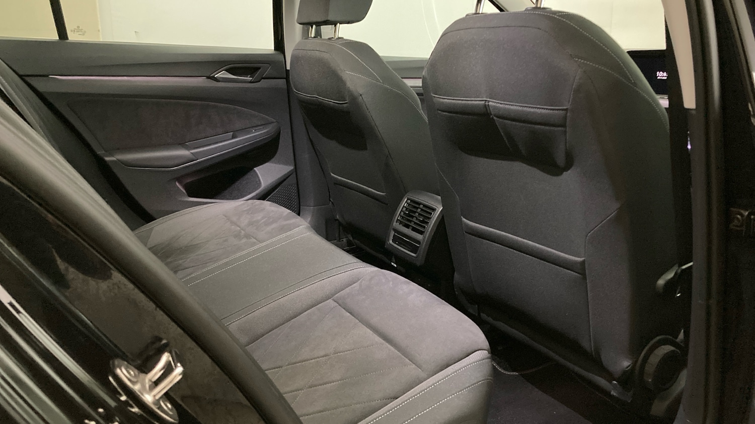 Used Volkswagen Golf 2023 for sale - 76532559: Photo 34