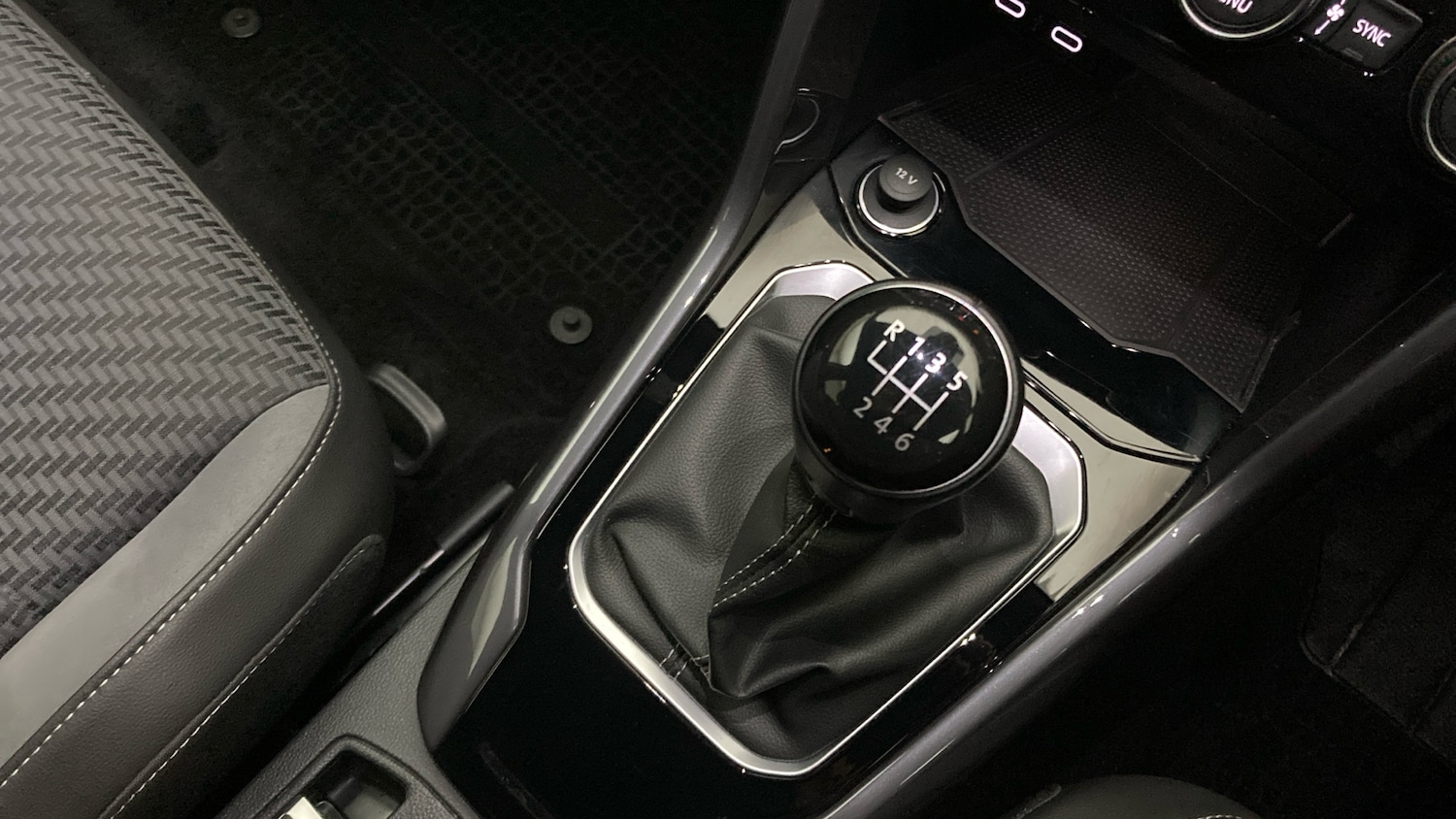 Used Volkswagen T-Roc 2021 for sale - 76637563: Photo 14