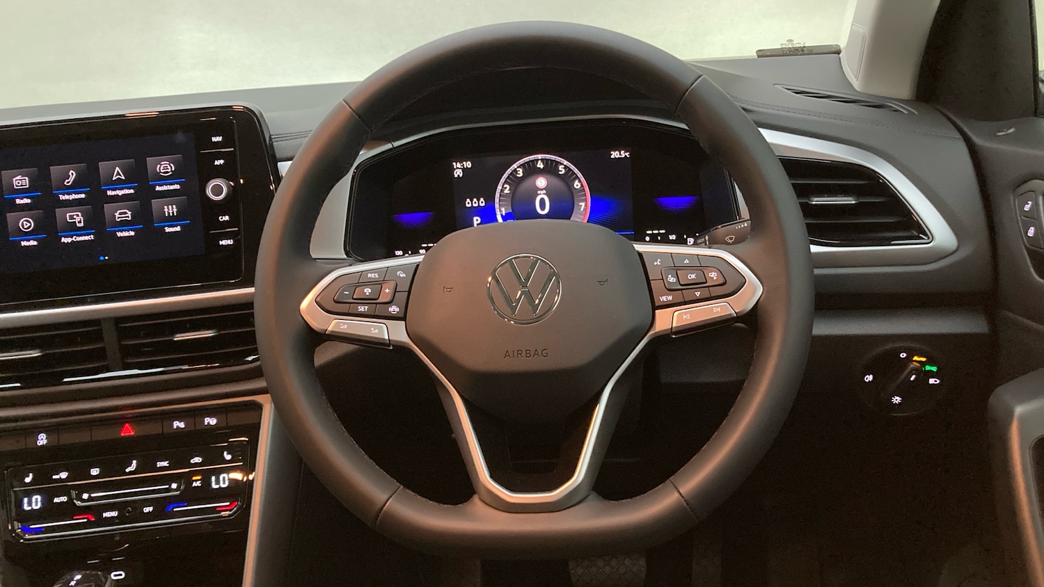 Used Volkswagen T-Roc 2025 for sale - 76602175: Photo 10