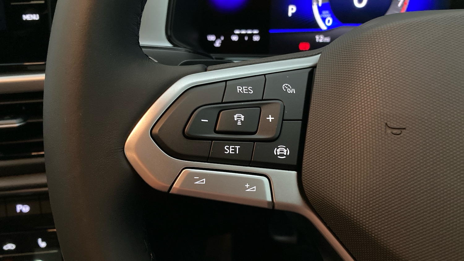 Used Volkswagen T-Roc 2025 for sale - 76602175: Photo 17