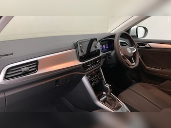 Used Volkswagen T-Roc 2025 for sale - 76602175: Photo