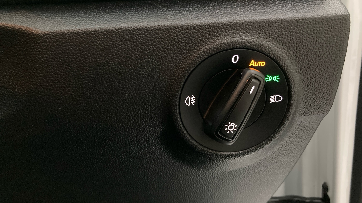 Used Volkswagen T-Roc 2025 for sale - 76602175: Photo 30