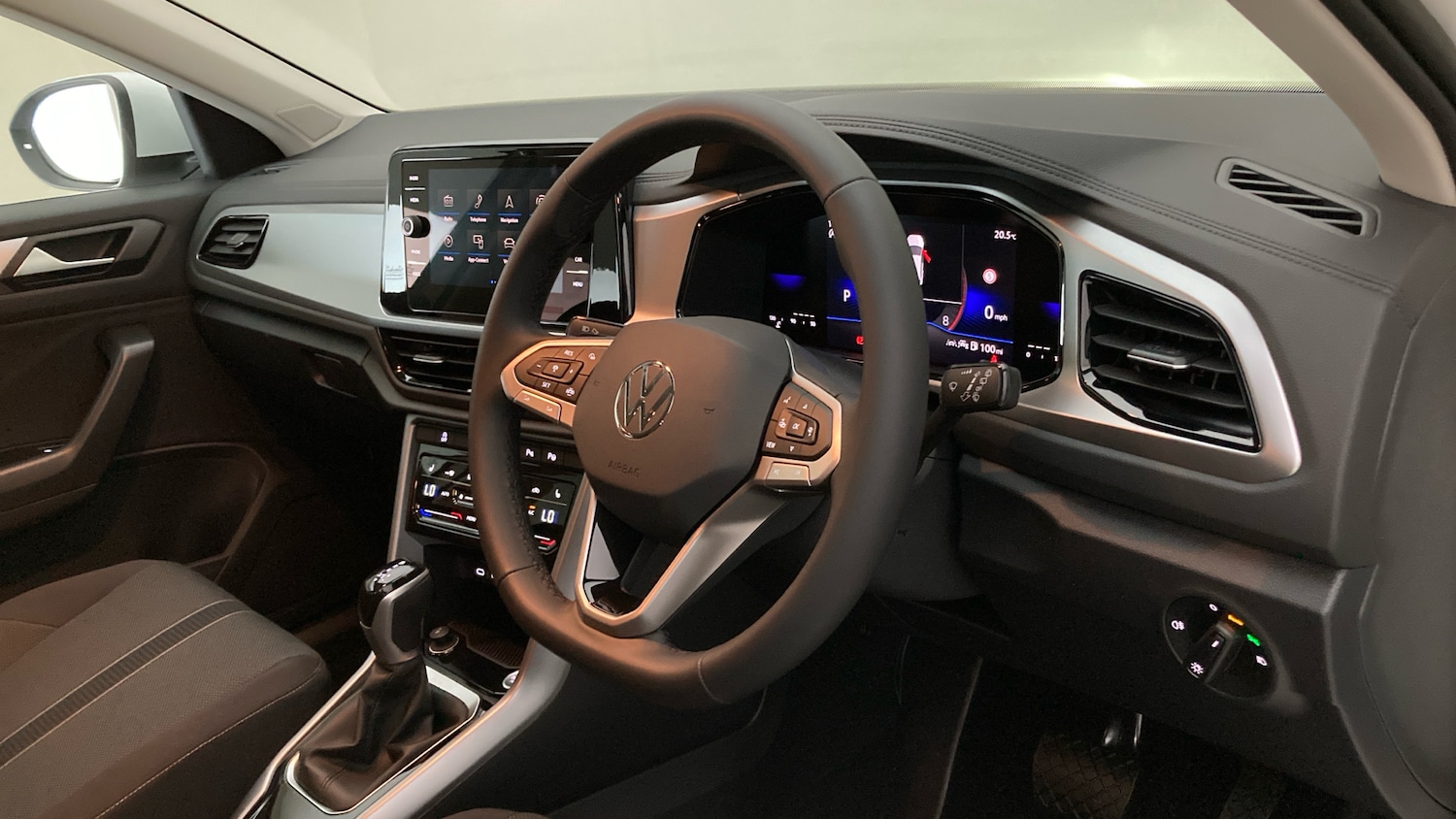 Used Volkswagen T-Roc 2025 for sale - 76602175: Photo 6