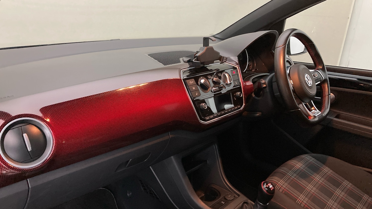 Used Volkswagen up! 2018 for sale - 78092572: Photo 2