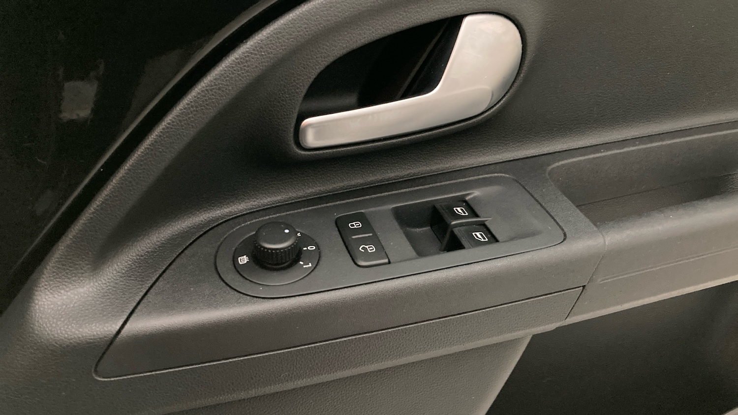 Used Volkswagen up! 2018 for sale - 78092572: Photo 24