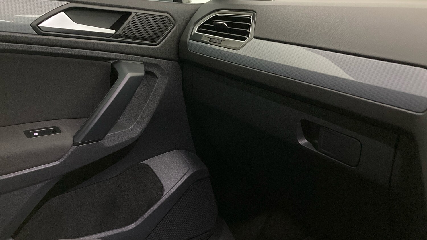 Used Volkswagen Tiguan 2021 for sale - 77758584: Photo 32