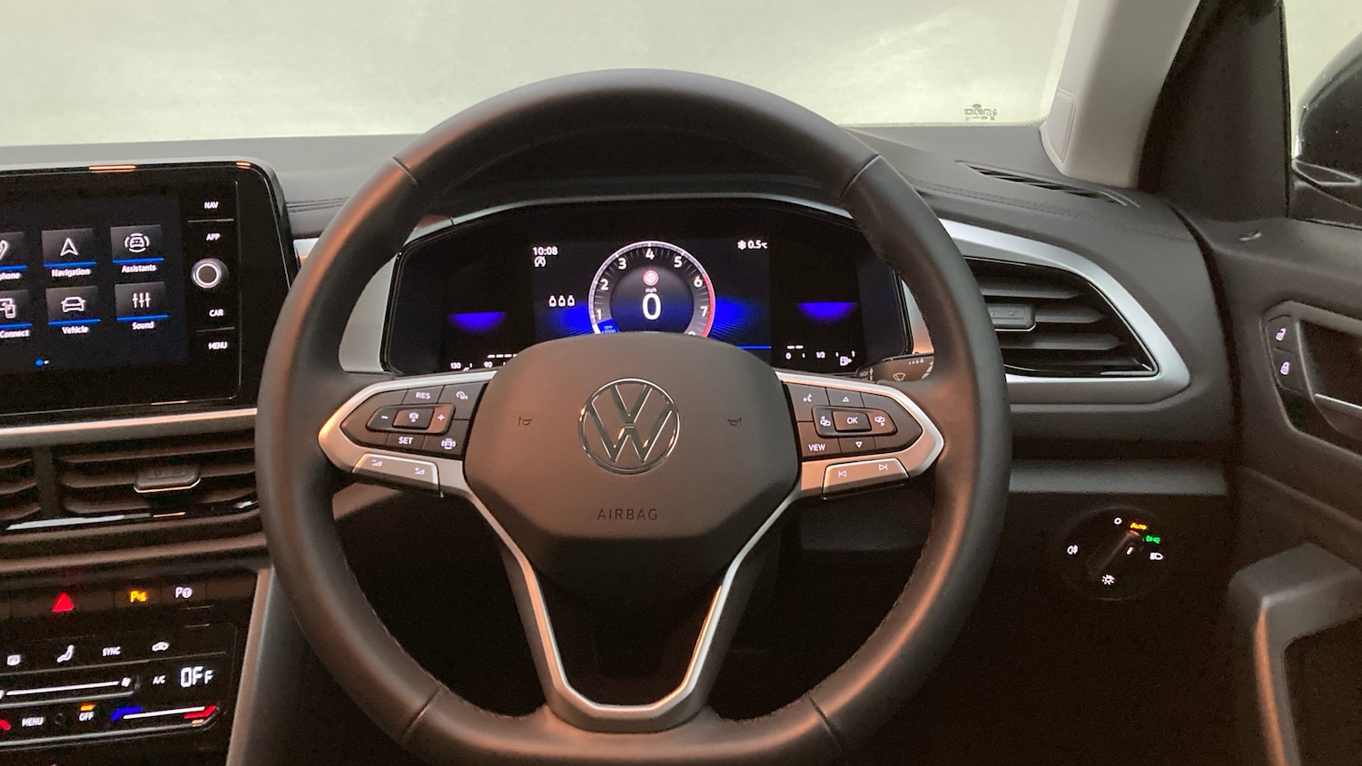 Used Volkswagen T-Roc 2025 for sale - 76921176: Photo 10