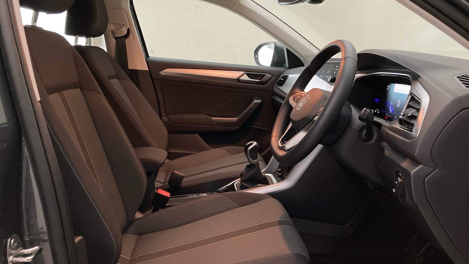 Used Volkswagen T-Roc 2025 for sale - 76921176: Photo 15