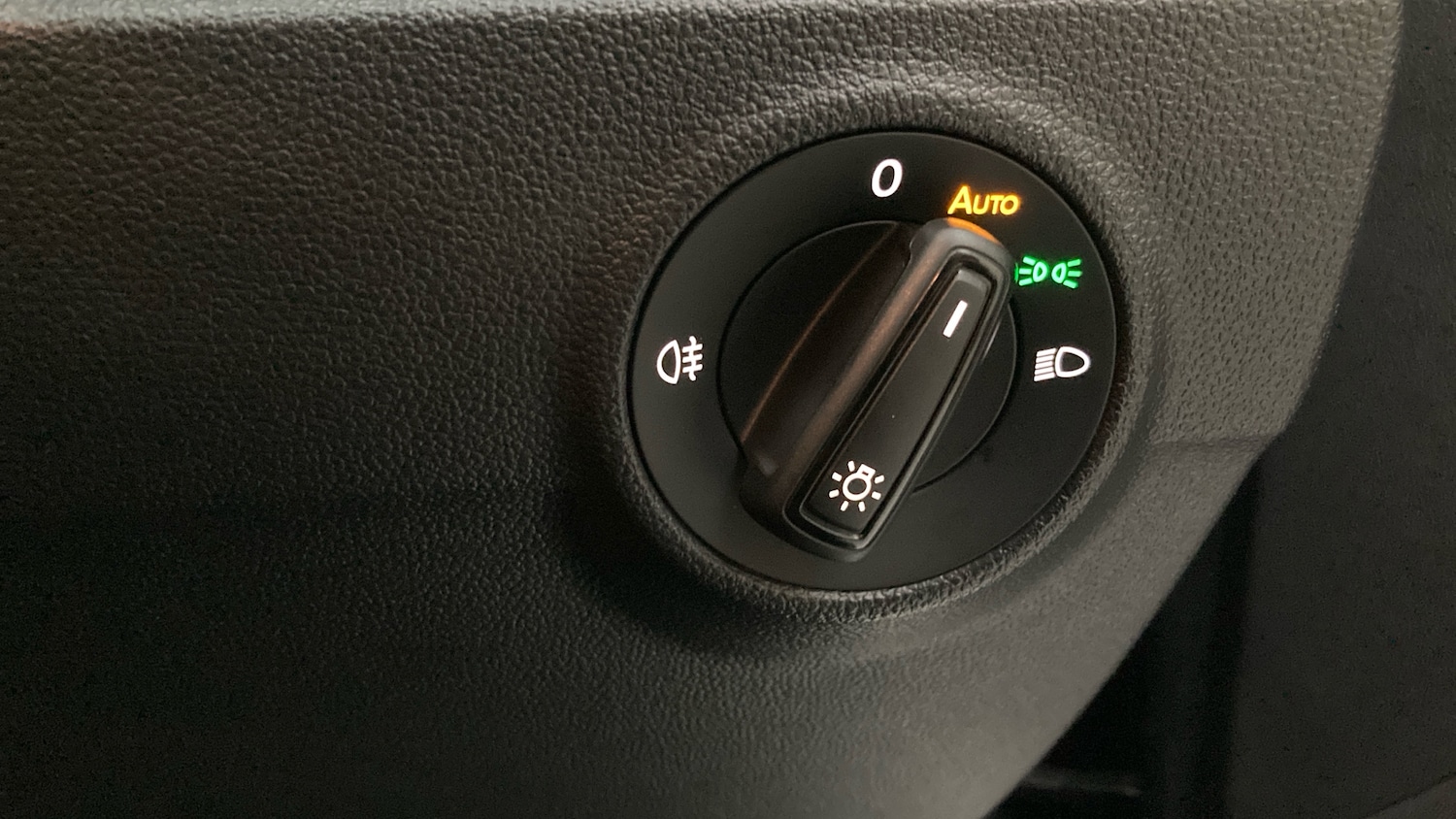 Used Volkswagen T-Roc 2025 for sale - 76921176: Photo 30