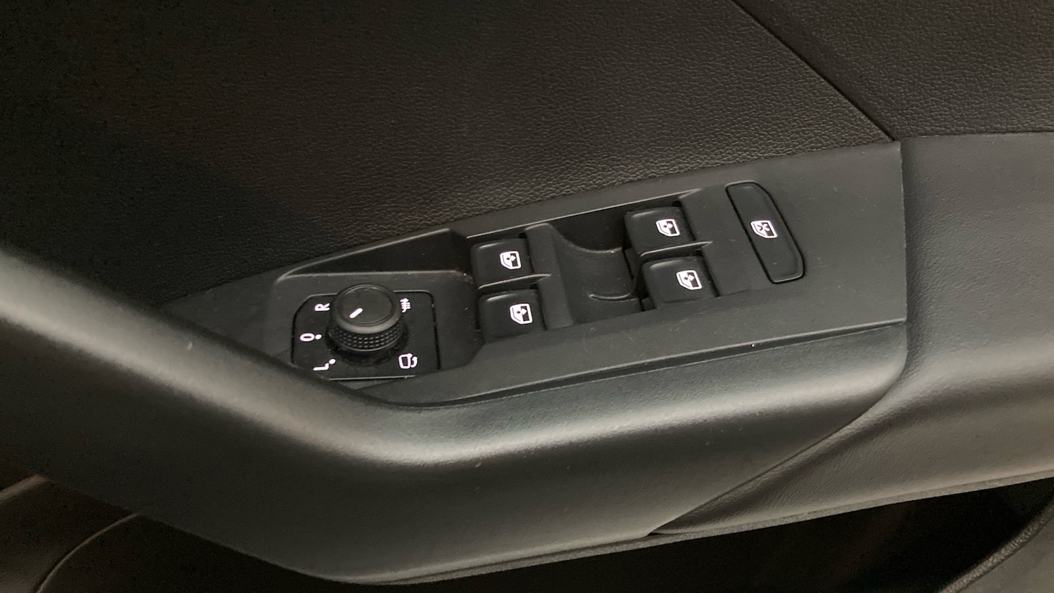 Used Volkswagen T-Cross 2024 for sale - 76882309: Photo 31