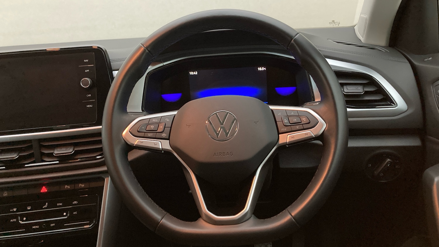 Used Volkswagen T-Roc 2023 for sale - 77652940: Photo 10