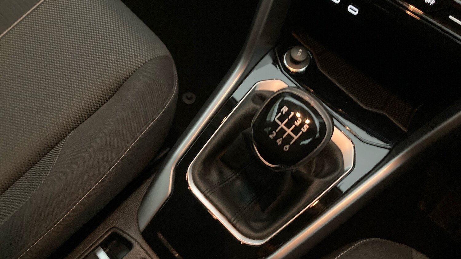 Used Volkswagen T-Roc 2023 for sale - 77652940: Photo 14