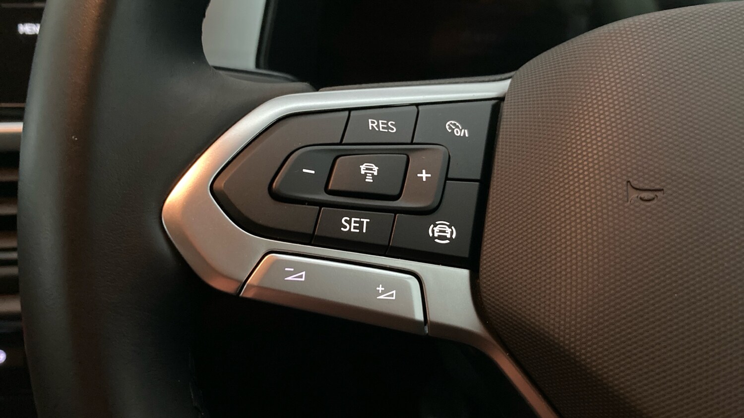 Used Volkswagen T-Roc 2023 for sale - 77652940: Photo 17