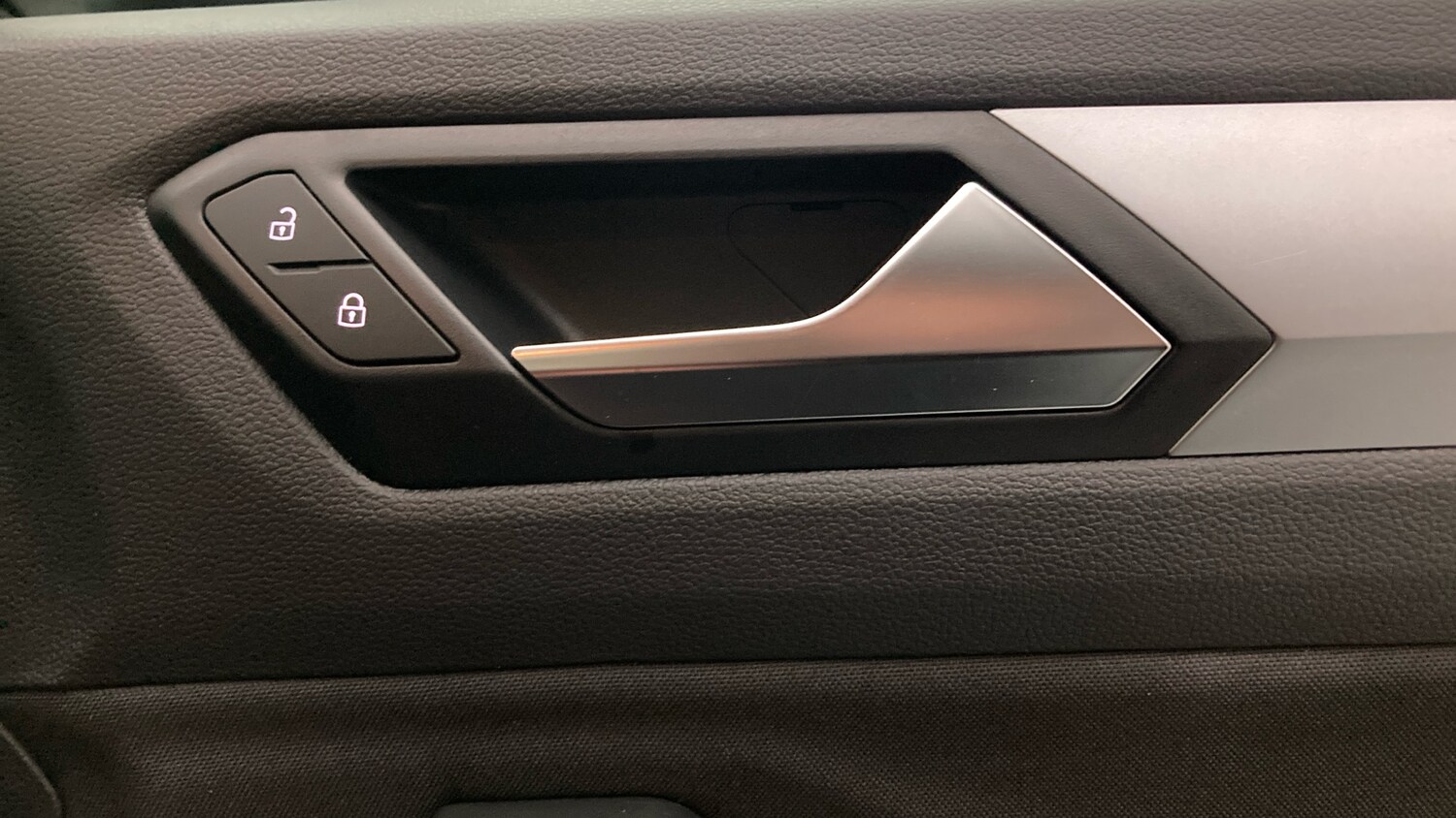 Used Volkswagen T-Roc 2023 for sale - 77652940: Photo 28