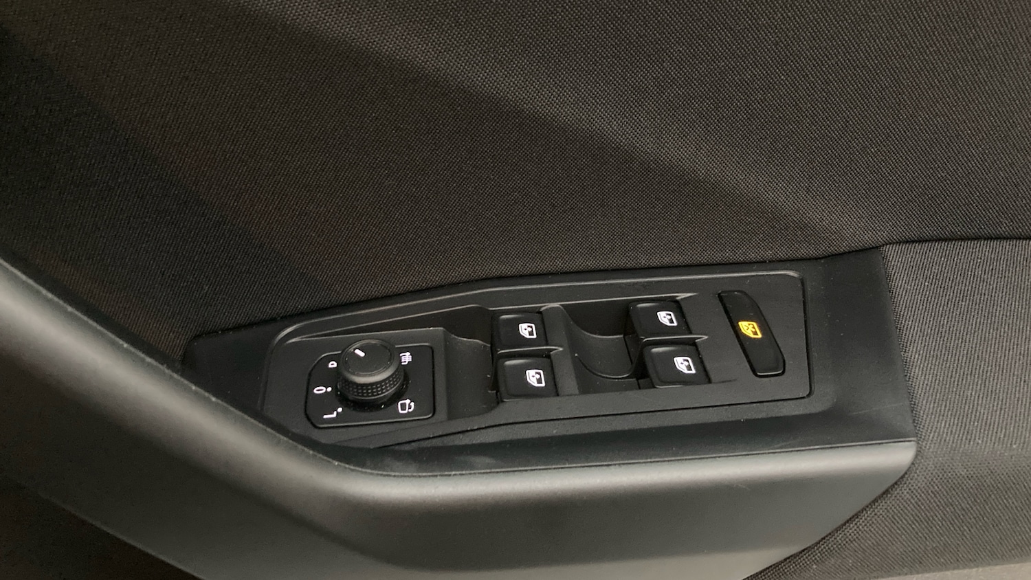 Used Volkswagen T-Roc 2023 for sale - 77652940: Photo 29