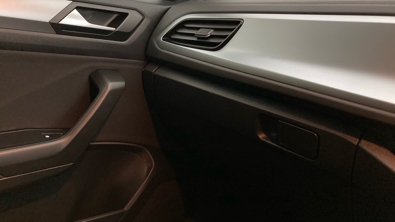 Used Volkswagen T-Roc 2023 for sale - 77652940: Photo 31