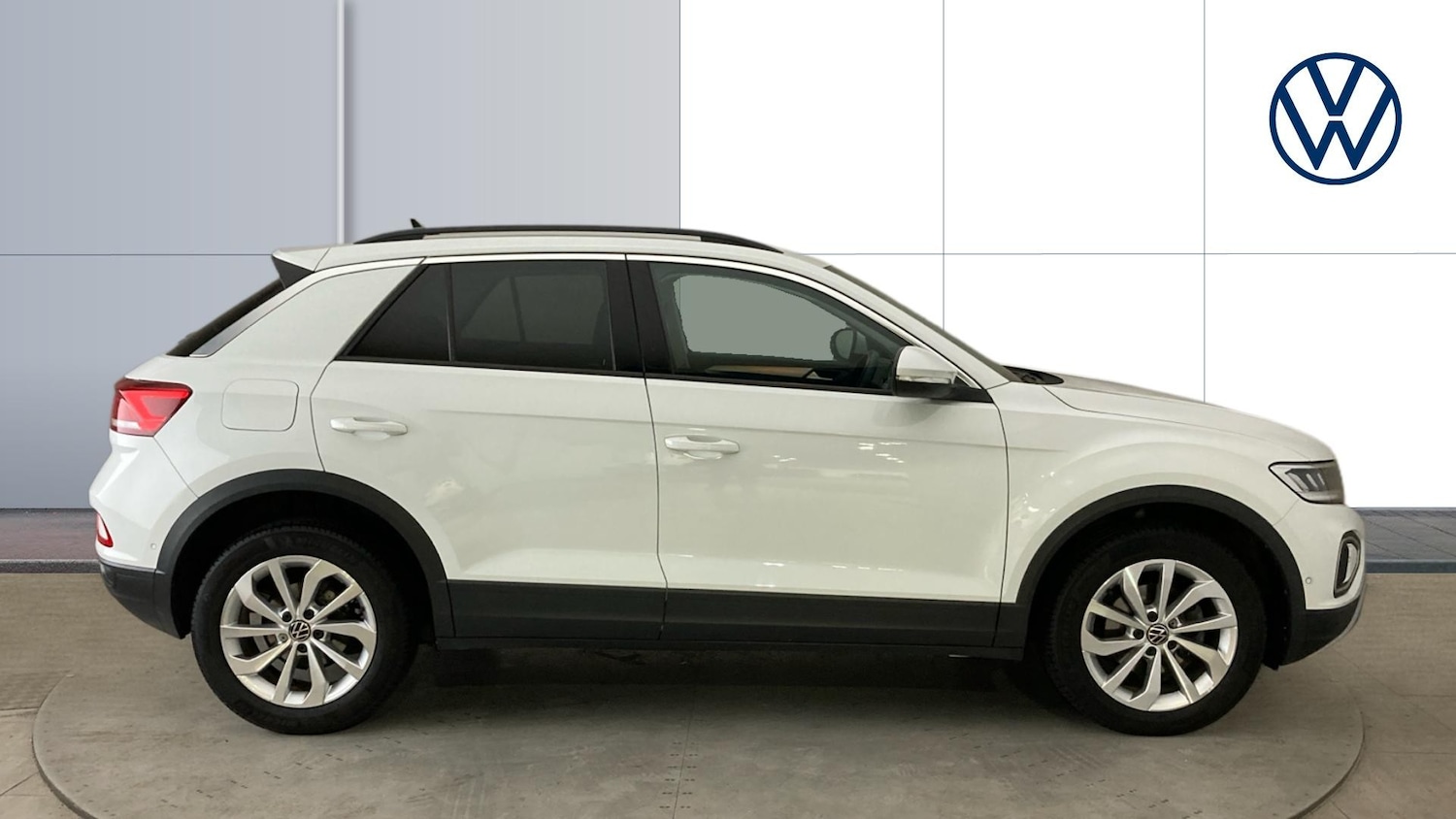 Used Volkswagen T-Roc 2023 for sale - 77652940: Photo 4