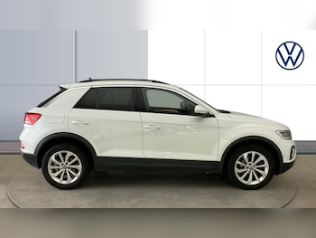 Used Volkswagen T-Roc 2023 for sale - 77652940: Photo