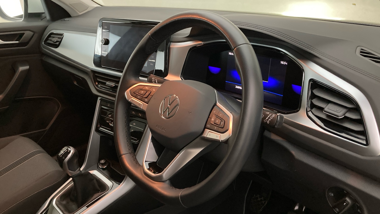 Used Volkswagen T-Roc 2023 for sale - 77652940: Photo 6