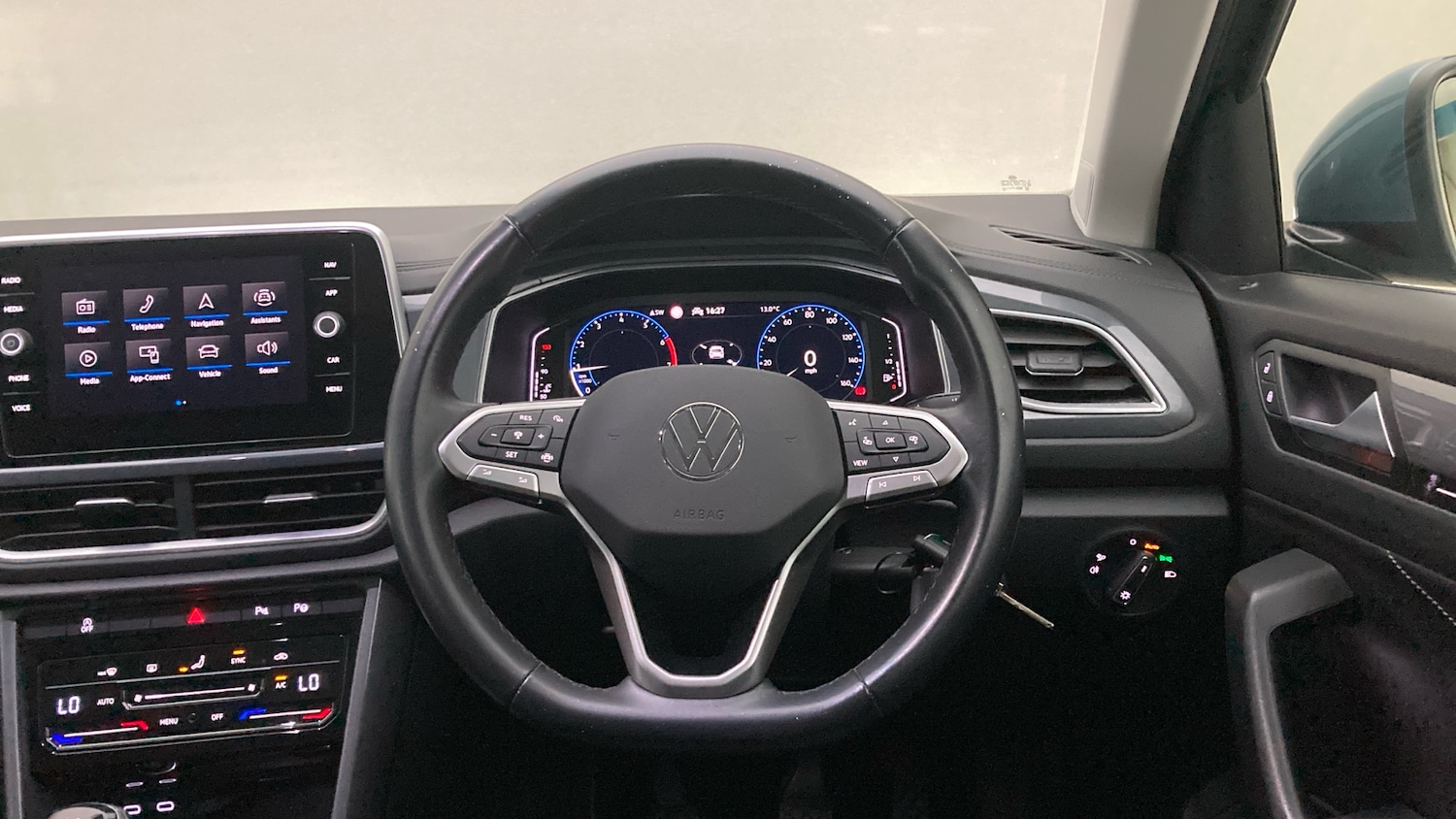 Used Volkswagen T-Roc 2022 for sale - 76181330: Photo 10