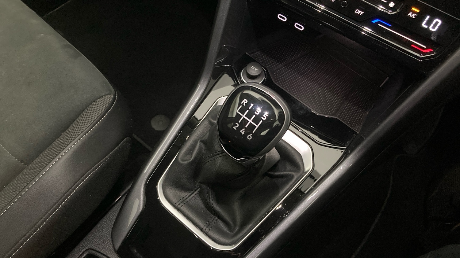 Used Volkswagen T-Roc 2022 for sale - 76181330: Photo 14