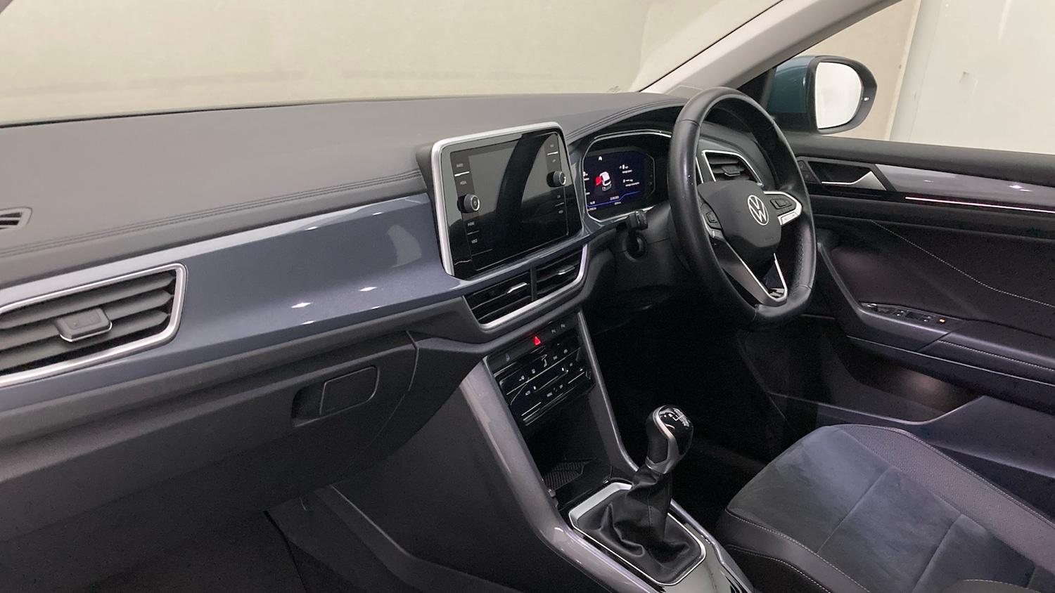 Used Volkswagen T-Roc 2022 for sale - 76181330: Photo 2