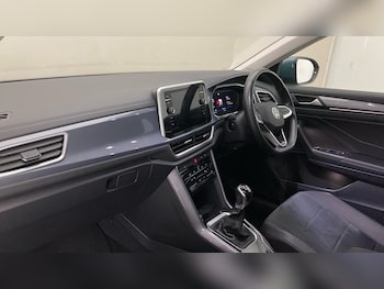 Used Volkswagen T-Roc 2022 for sale - 76181330: Photo 2