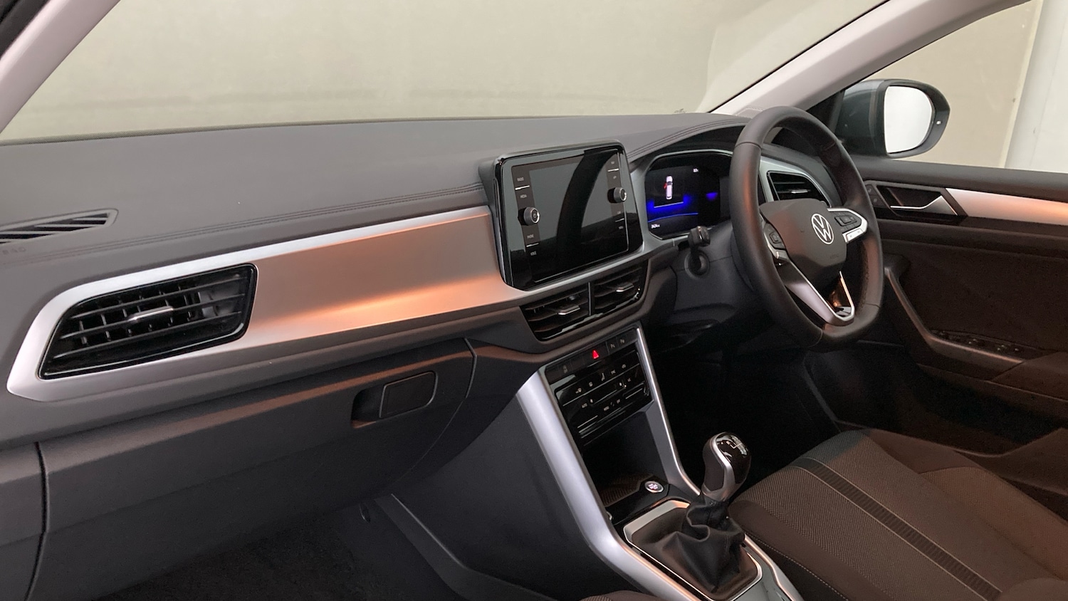 Used Volkswagen T-Roc 2025 for sale - 76984612: Photo 2