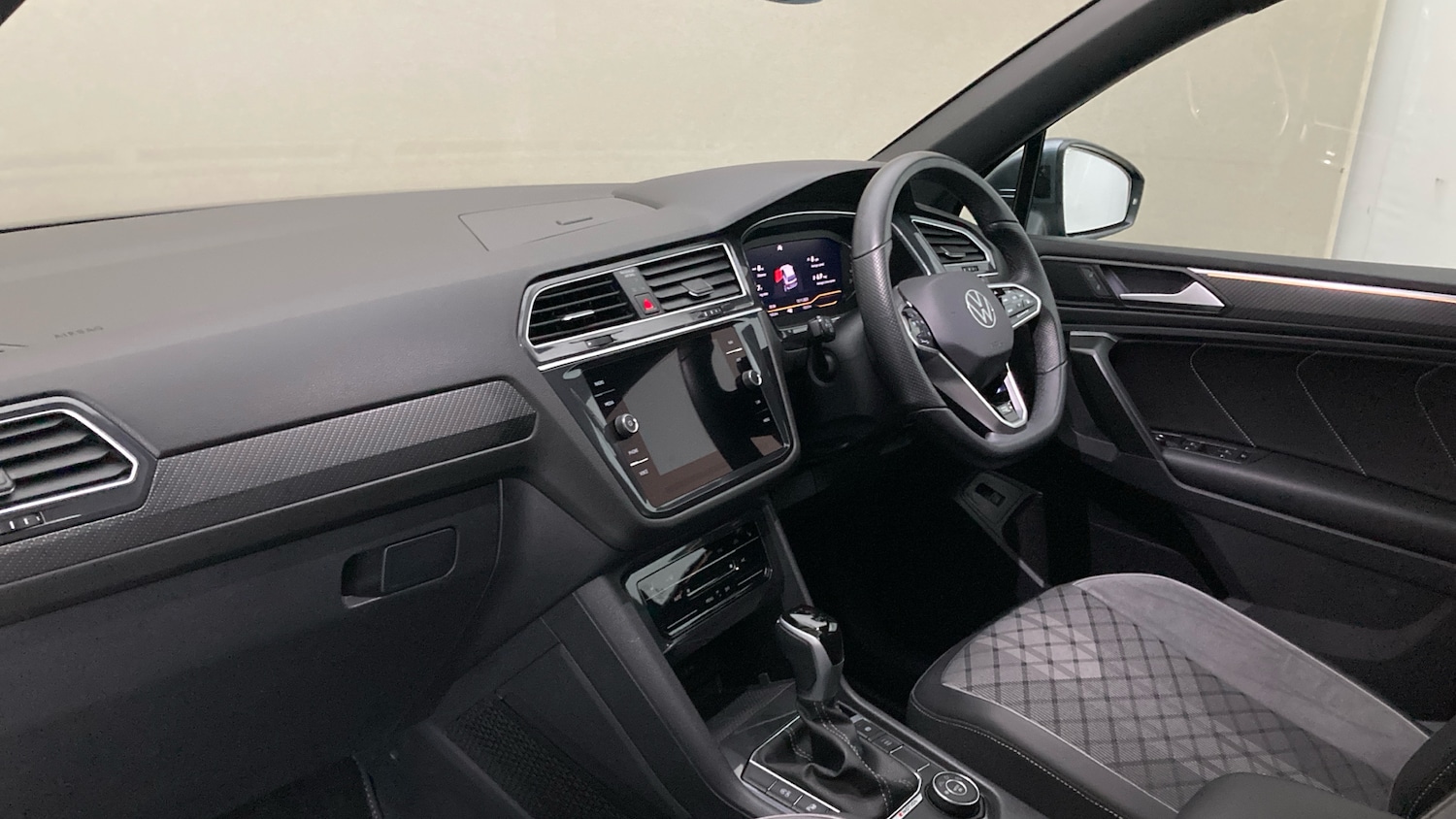 Used Volkswagen Tiguan Allspace 2024 for sale - 76738646: Photo 2