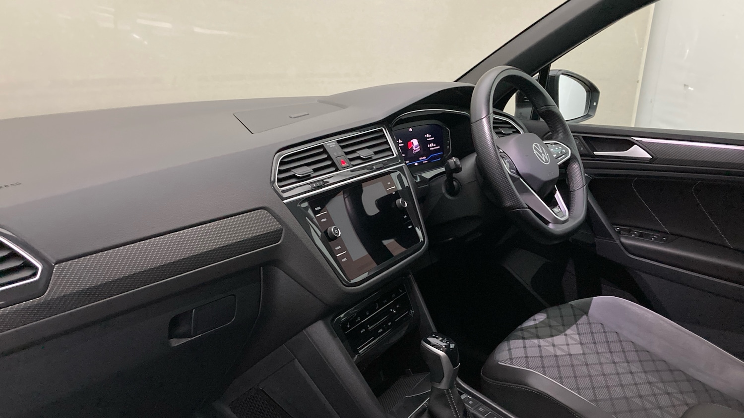 Used Volkswagen Tiguan 2023 for sale - 78179493: Photo 2