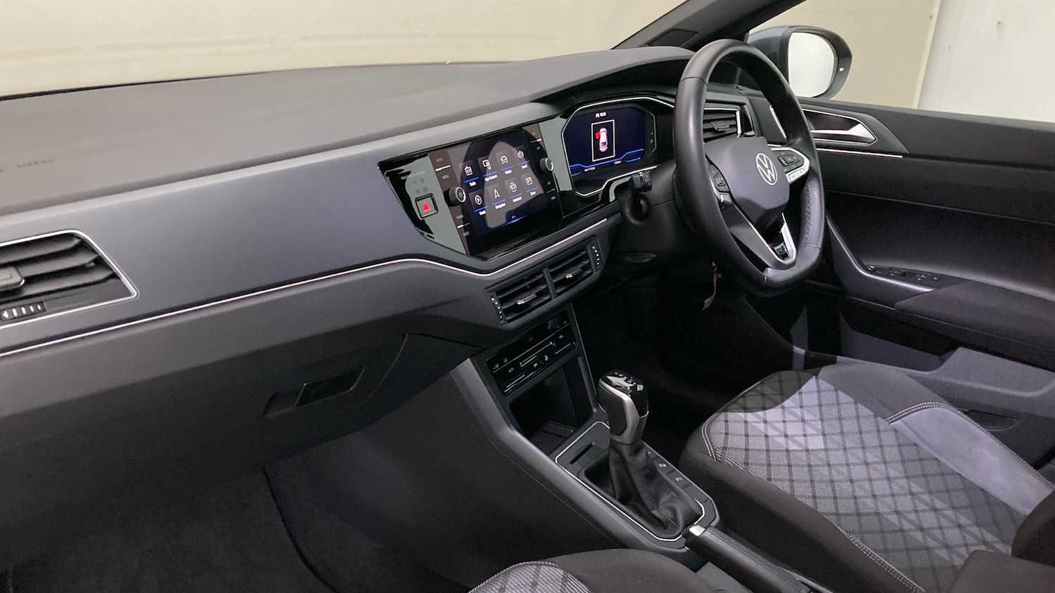 Used Volkswagen Taigo 2024 for sale - 76976921: Photo 2