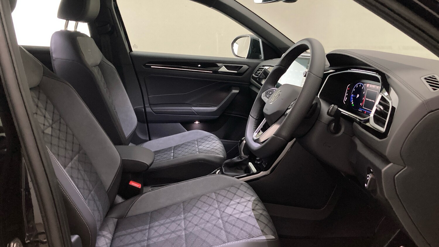 Used Volkswagen T-Roc 2025 for sale - 76063681: Photo 15