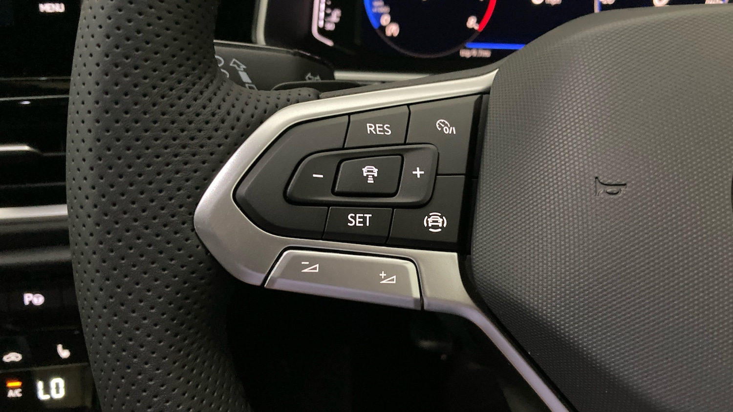 Used Volkswagen T-Roc 2025 for sale - 76063681: Photo 17