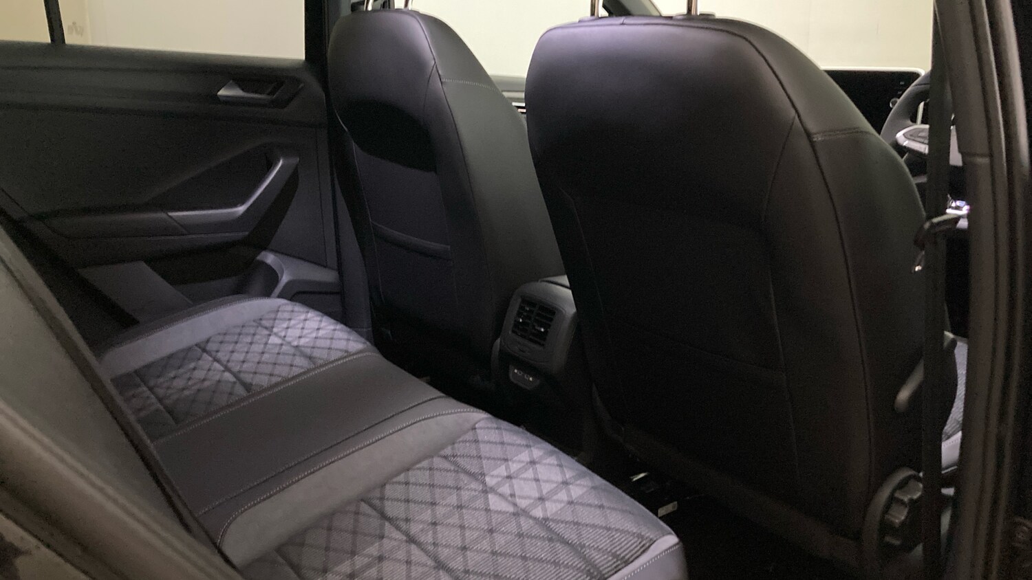 Used Volkswagen T-Roc 2025 for sale - 76063681: Photo 36