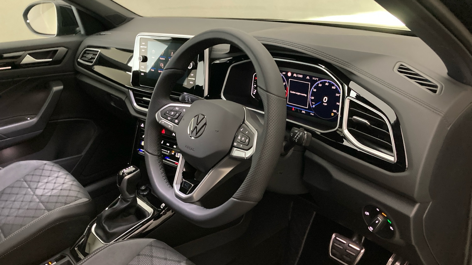 Used Volkswagen T-Roc 2025 for sale - 76063681: Photo 6