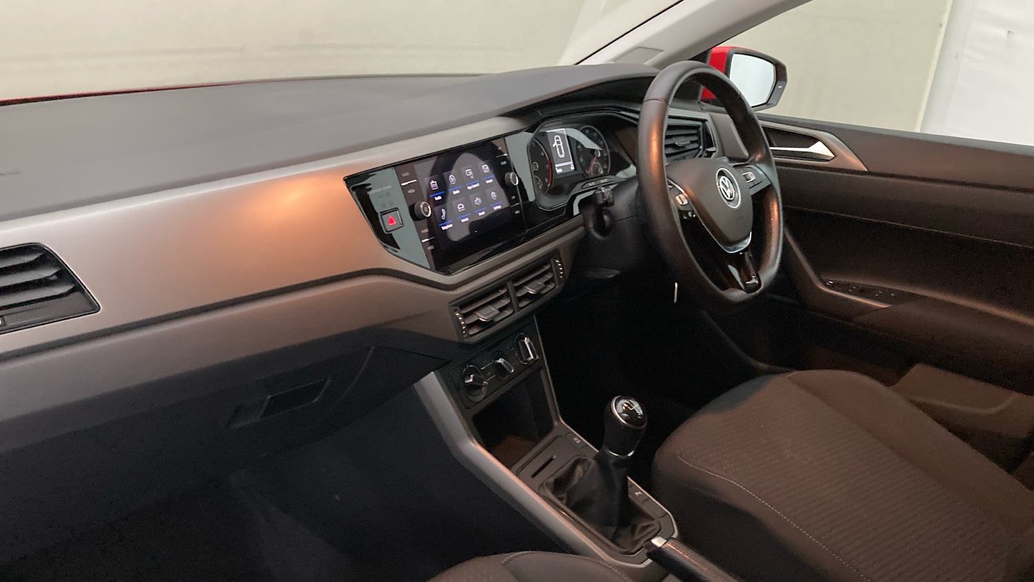 Used Volkswagen Polo 2018 for sale - 76637561: Photo 2