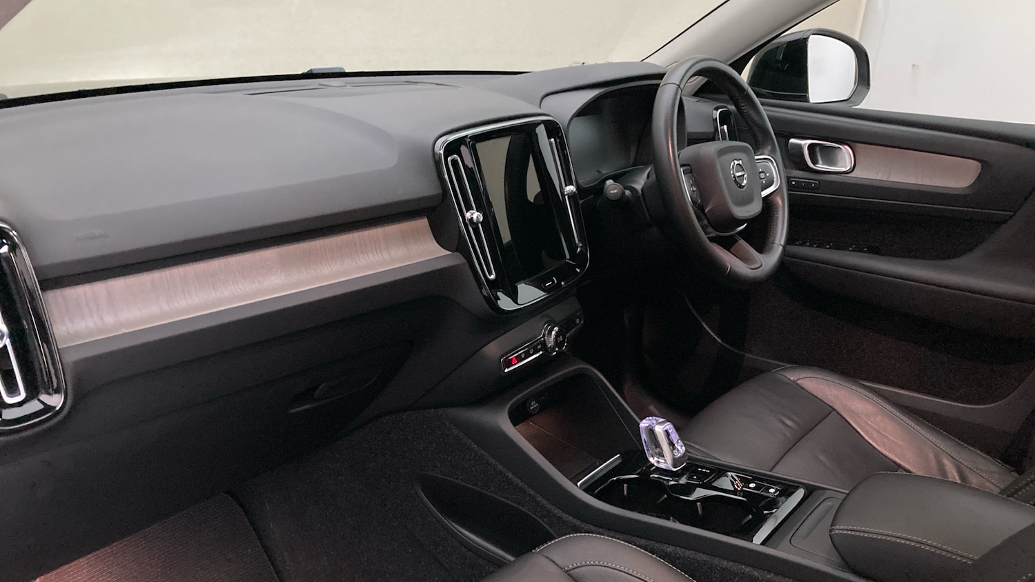 Used Volvo XC40 2021 for sale - 77035725: Photo 2