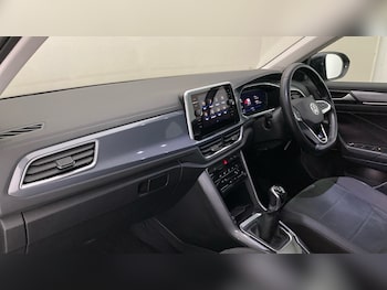 Used Volkswagen T-Roc 2022 for sale - 75931803: Photo