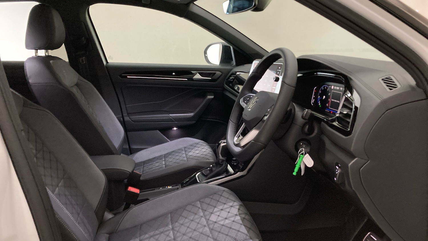 Used Volkswagen T-Roc 2025 for sale - 76127096: Photo 15