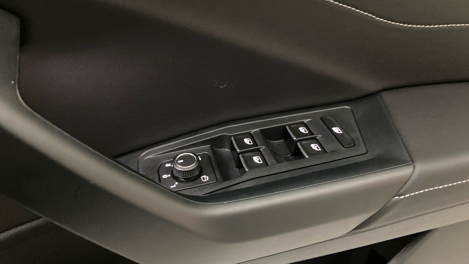 Used Volkswagen T-Roc 2025 for sale - 76127096: Photo 32