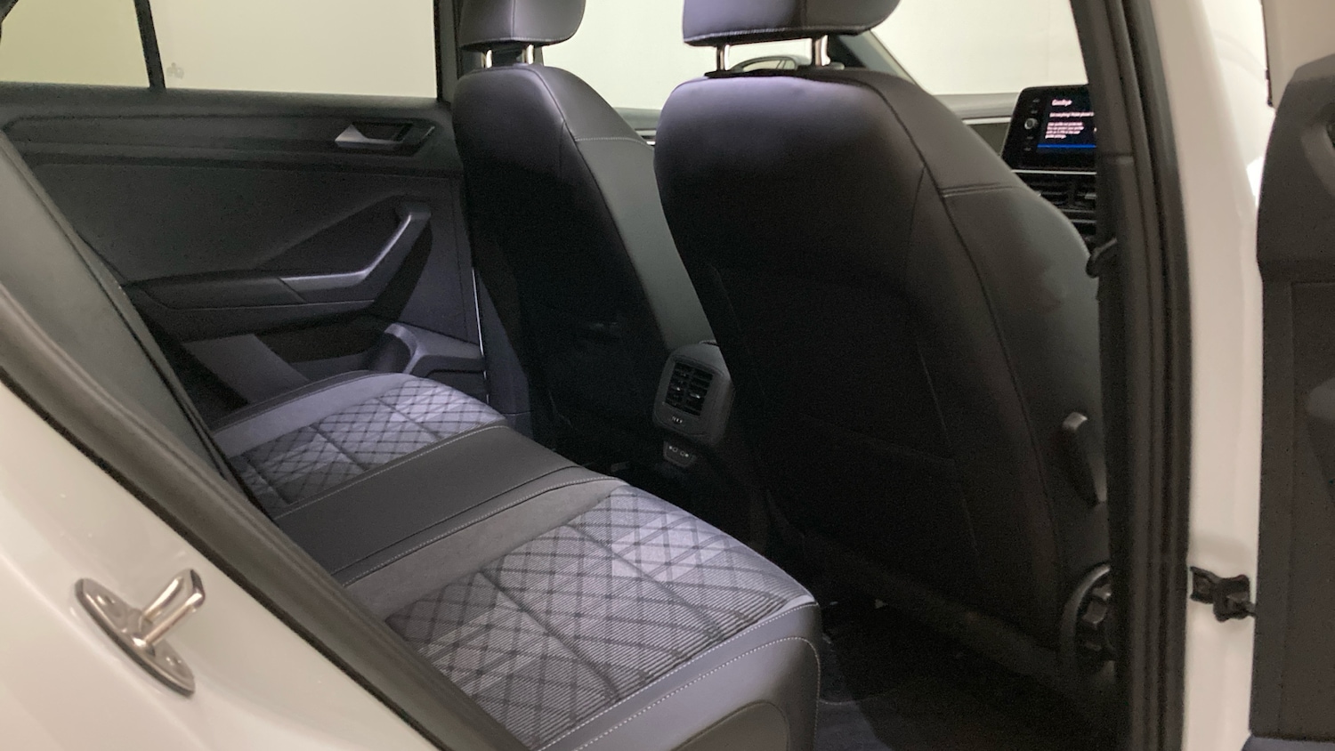 Used Volkswagen T-Roc 2025 for sale - 76127096: Photo 36