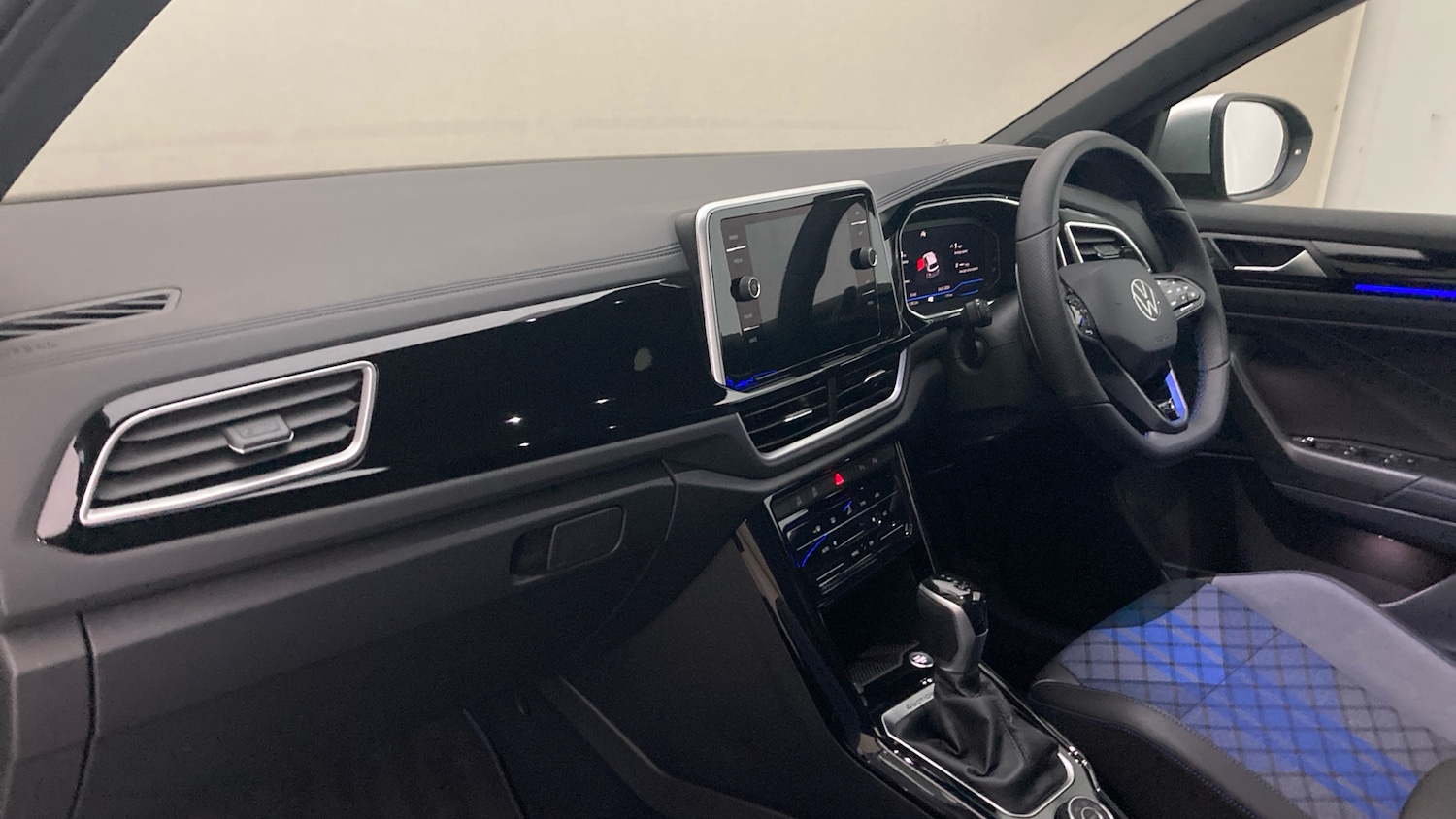 Used Volkswagen T-Roc 2025 for sale - 77381492: Photo 2